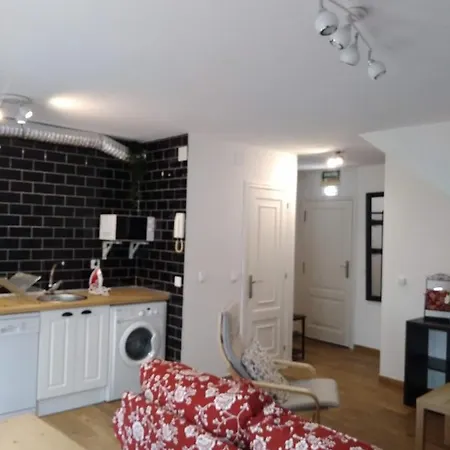 Sebrenu 2 Apartment *